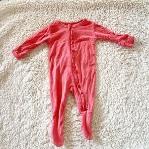KICKEE PANTS NB footies - Strawberry ruffle